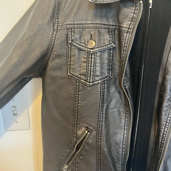 Men's Black Leather Jacket - Picture 4 of 5